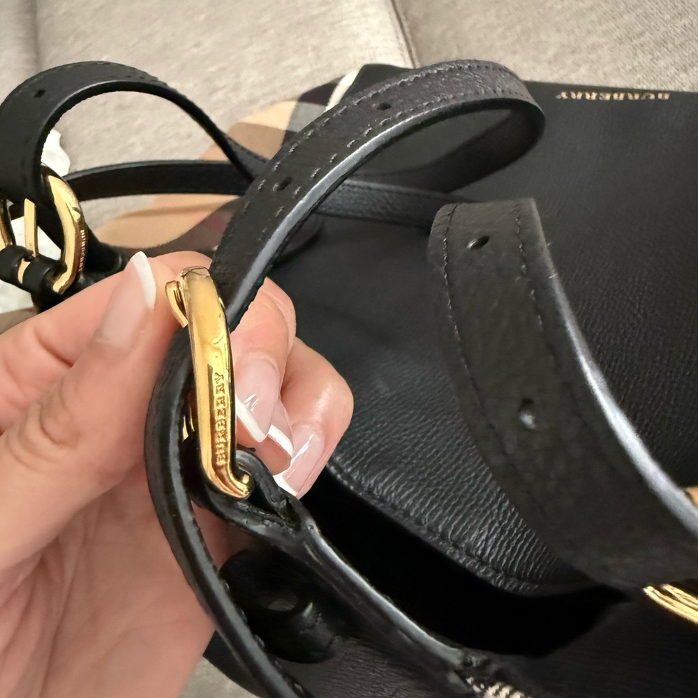 Burberry Black Leather Women's Bag - Satchel Bucket Bag - Picture 11 of 15